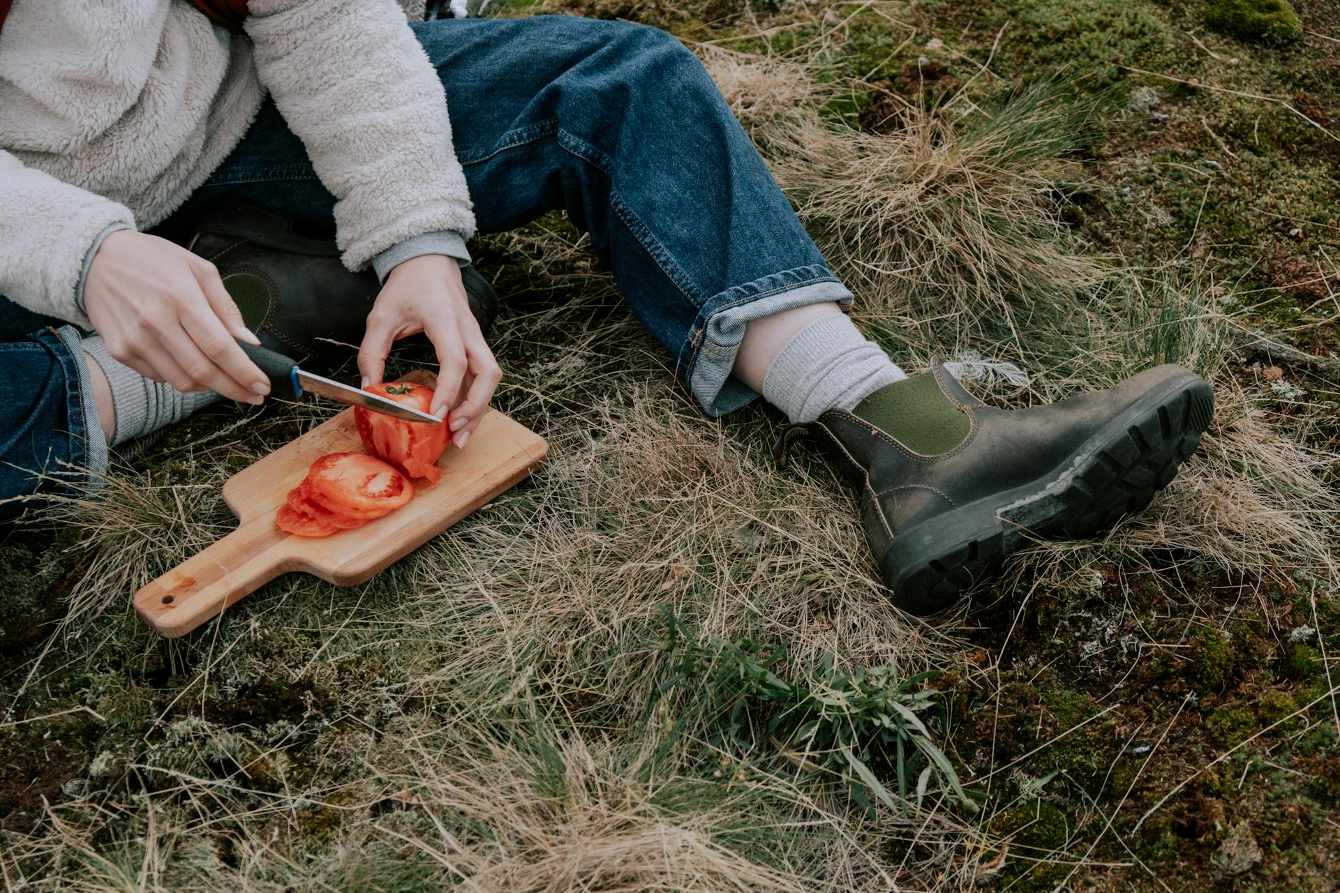 Running Low on Snacks? Ingenious Ways to Find and Prepare Food in the Wild